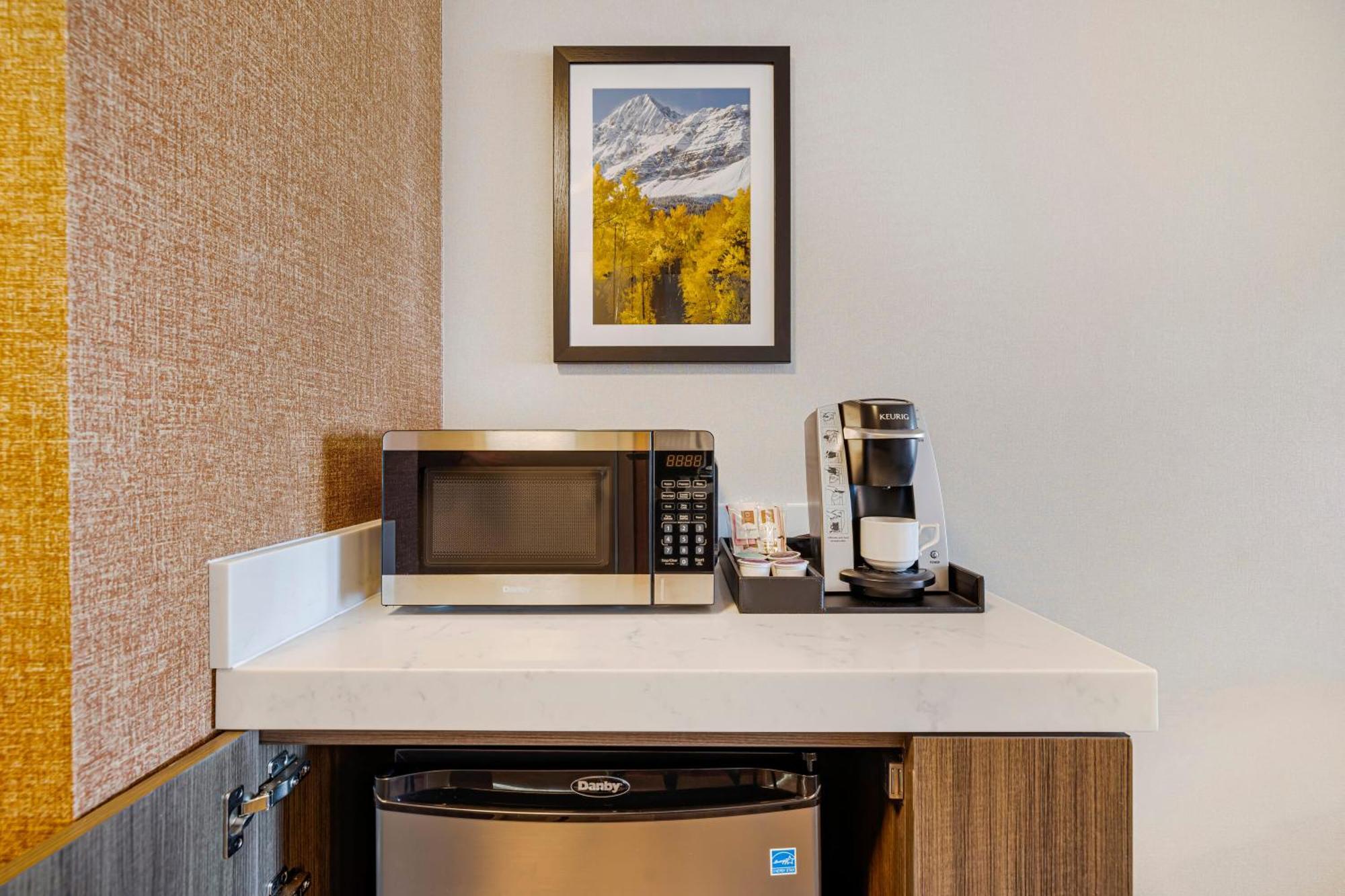 Hilton Garden Inn Colorado Springs Airport Екстериор снимка